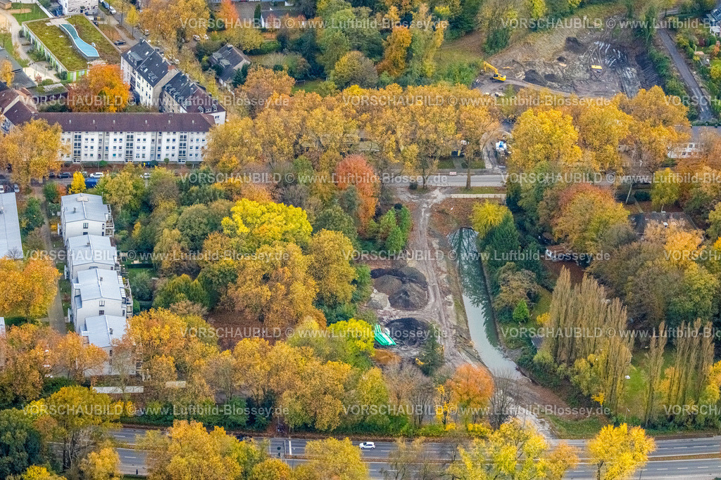 Gelsenkirchen231102967 | Luftbild, Baustelle Burgerspark, umgeben von herbstlichen Laubbäumen, Bulmke-Hüllen, Gelsenkirchen, Ruhrgebiet, Nordrhein-Westfalen, Deutschland