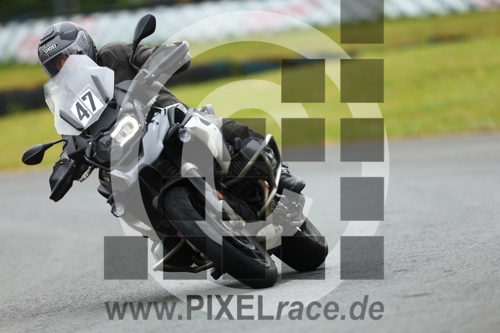 0047-20260511_02002 | Schöne Erinnerungen an spannende Momente - das festzuhalten ist unser Job. PIXELrace.de ist seit 2003 auf den Rennstrecken Europas unterwegs um die Action draußen beim Fahren und die wunderbare Stimmung imm Fahrerlager für euch einzufangen.