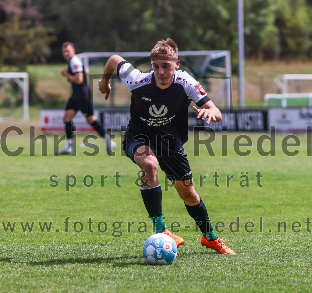2023-07-22_034_FC_Langengeisling_gegen_VfB_Eichstaett_II | Erding, Deutschland, 22.07.2023:
Fußball, Bezirksliga Oberbayern Ost 2023 / 2024, Testspiel, FC Langengeisling gegen VfB Eichstätt II, Endergebnis: 3:2

Siegfried Kübler (VFB Eichstätt, #32)

Foto: Christian Riedel / fotografie-riedel.net