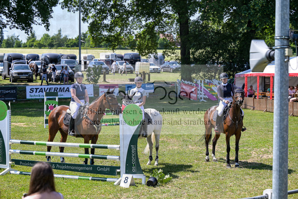 Reitturnier Voxtrup | Entdecke hochwertige Reitturnierfotos von Foto Oger. Professionell, emotional und authentisch – jetzt Lieblingsmomente im Shop bestellen.Deutschlandweite Turnierfotografie. - Realisiert mit Pictrs.com