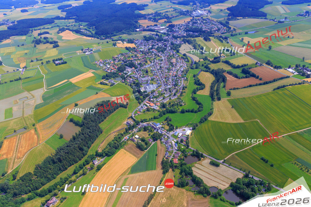 Die Luftaufnahme der Stadt Roeslau wurde vom UL-Flugzeug heraus erstellt ( keine Drohne )- hohe Auflösung für beste Qualität