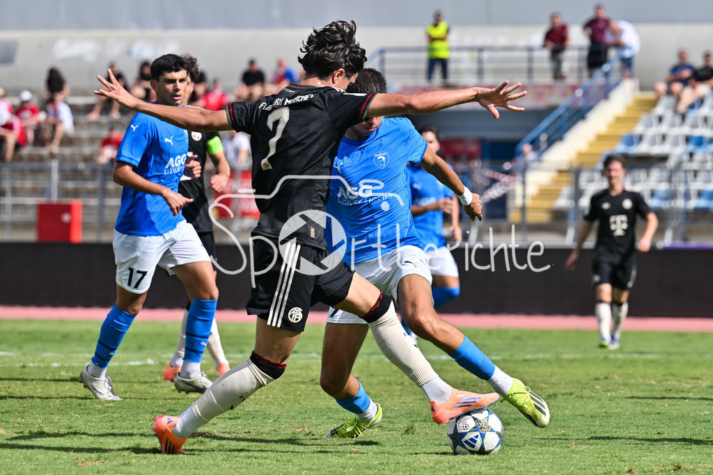Papohs FC U19 - FC Bayern München U19 | in dieser Szene setzt sich  Adin LICINA (FCB #7) im Strafraum druch / UEFA Youth League: Paphos FC U19 - FC Bayern München U19; Stelios Kyriakides Stadium am 30.09.2025