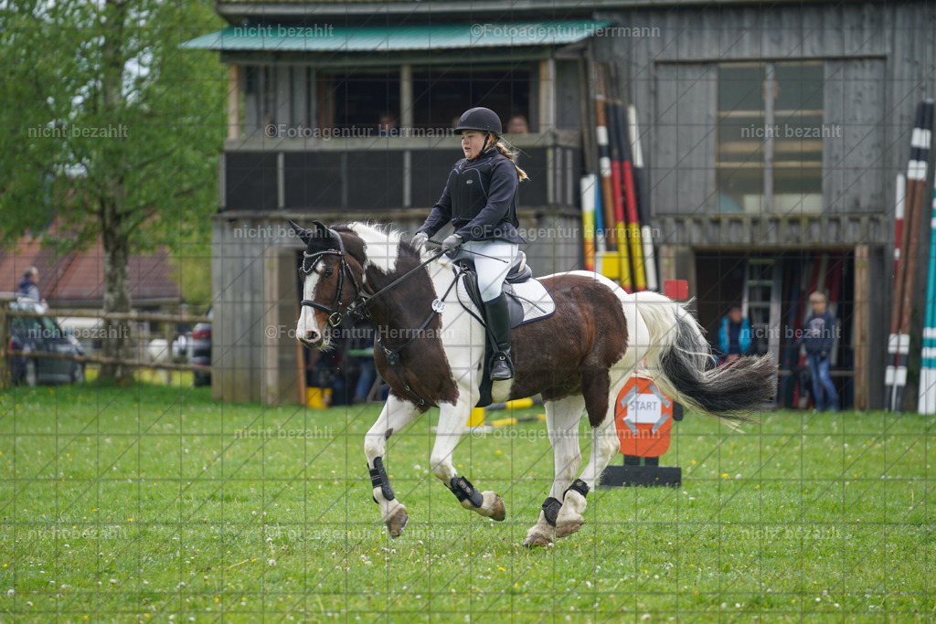 20240509-FAH02435 | Turnierbilder der Turnierfotografen Bayern, Pferdesport Fotografie, Reitsportbilder, Turnier Landberg am Lech, Turnierbilder bayern, Fotoagentur Herrmann