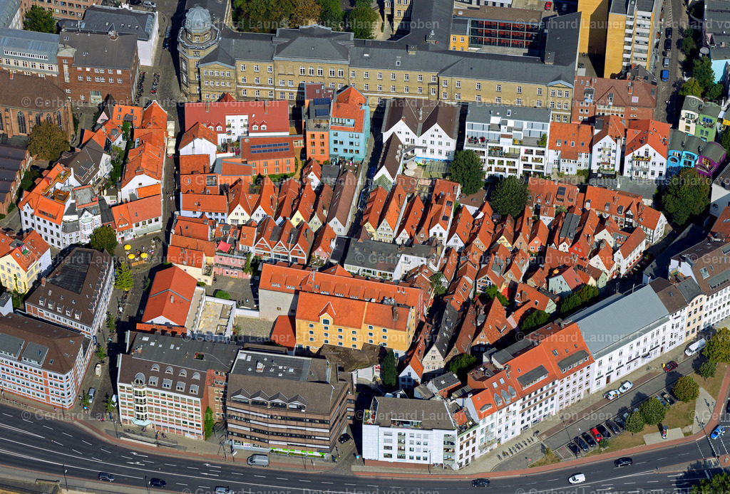 3293629 | BREMEN  Altstadtbereich und Innenstadtzentrum " Schnoor " im Ortsteil Altstadt in Bremen, Deutschland. // Old Town area and city center " Schnoor " in the district Altstadt in Bremen, Germany. Foto: Gerhard Launer