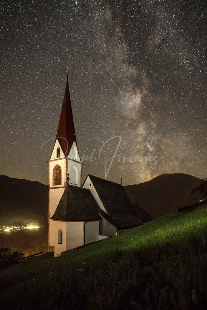 St. Quirin | Milchstraße über der Kirche von St. Quirin