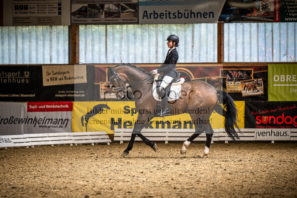 DOS_3576 | Entdecke hochwertige Reitturnierfotos von Foto Oger. Professionell, emotional und authentisch – jetzt Lieblingsmomente im Shop bestellen.Deutschlandweite Turnierfotografie. - Realisiert mit Pictrs.com