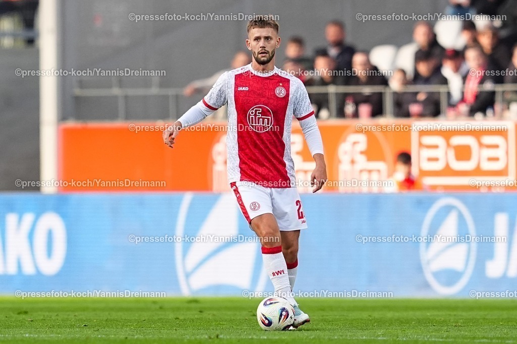 xYDRx18102501199 | 18.10.2025, xydrx, Fußball, 3.Liga, Rot-Weiss Essen - FC Viktoria Köln, Saison 2025 2026, Stadion an der Hafenstraße:  Torben Muesel (Rot-Weiss Essen #26)  DFB regulations prohibit any use of photographs as image sequences and or quasi-video.