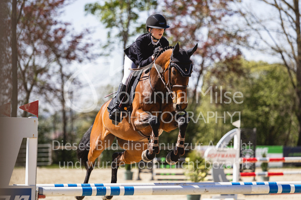 260425_Spenge_12-2_Stil-L-292 | Deine schönsten Turniermomente als professionelle Fotos! Entdecke hochwertige Pferdesport-Fotografie im Online-Shop. Jetzt Fotos finden & bestellen!