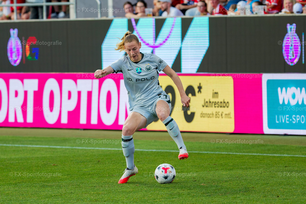 Supercup-Frauen-Bayern-Muenchen-vs-VfL-Wolfsburg 032 | Sportfotos und Eventgalerien von FX-Sportfotografie. Bilder von Fußball, Vereinsveranstaltungen und Events direkt ansehen und als Download bestellen. - Realisiert mit Pictrs.com