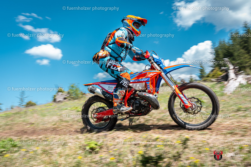 fuernholzer_250501-C1-482-2 | Fotografische Impressionen von der Red Stag Enduro Extreme by fuernholzer-photography.com. Endurosport in Österreich fotografisch festgehalten von fuernholzer. Auftragsfotografie für Private, Gewerbefotos und Industriefotografie. Eventfotografie, Sportfotografie und Motorsportfotografie. Anbieter von Fotoworkshops, Fototraining, fotografischen Vorträgen und Fotoseminaren.