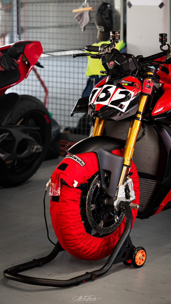 Ducati Trackday Hockenheimring 2026 | Entdecken Sie die faszinierende Welt von Alexander Tschuncky Arts: Kreative Fotografie, atemberaubende Automobilkunst und hochwertiger Bilderdruck. Lassen Sie sich inspirieren! - Realisiert mit Pictrs.com