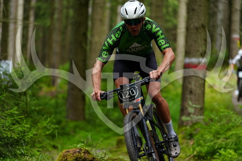 FC100140 | Fotogalerie der Treibjagd im Dunkelwald - Dein MTB Etappenrennen im Erzgebirge - Realisiert mit Pictrs.com