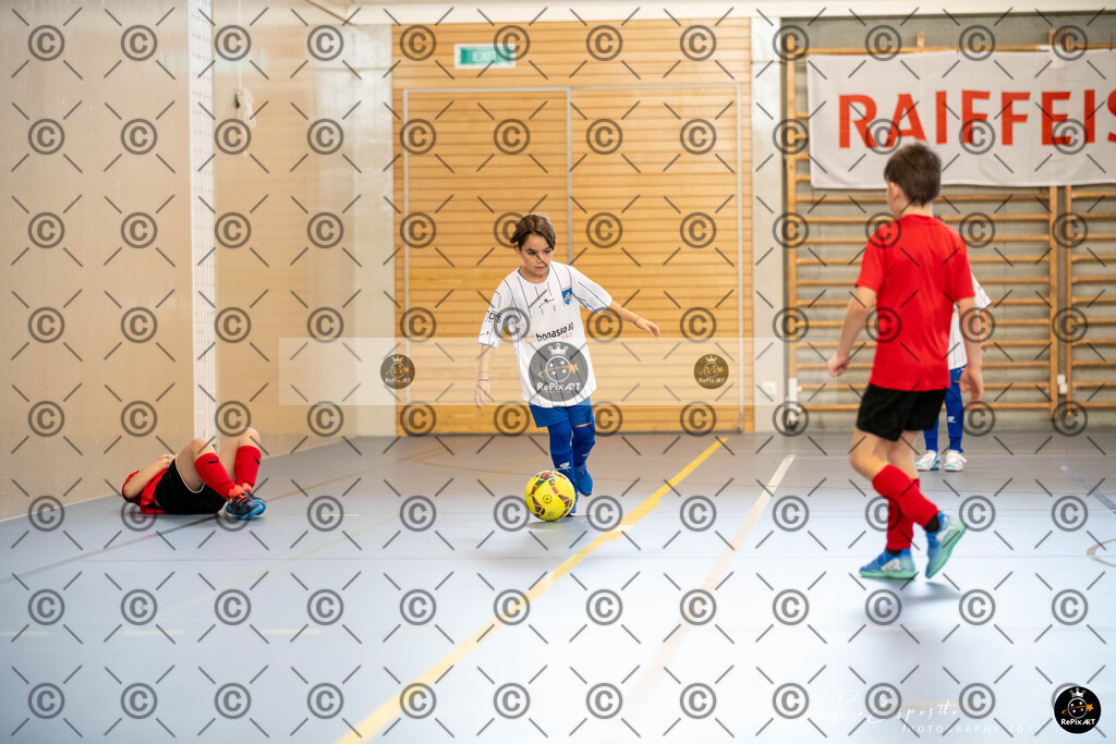 20241124_FCR-Hallenturnier-F3_2_069 | Sport und Naturfotografie von Roberto Esposito zeigt echte Momente Bewegung und die Schönheit der Natur. Ausdrucksstarke Bilder schaffen Emotionen.