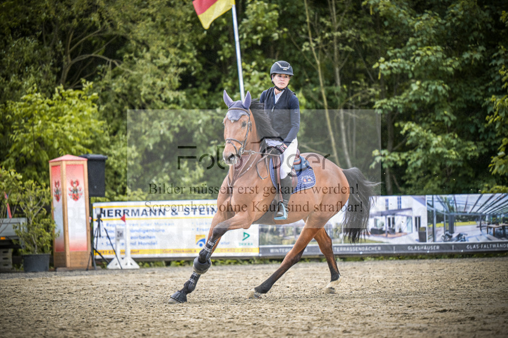 DOS_9921 | Entdecke hochwertige Reitturnierfotos von Foto Oger. Professionell, emotional und authentisch – jetzt Lieblingsmomente im Shop bestellen.Deutschlandweite Turnierfotografie. - Realisiert mit Pictrs.com