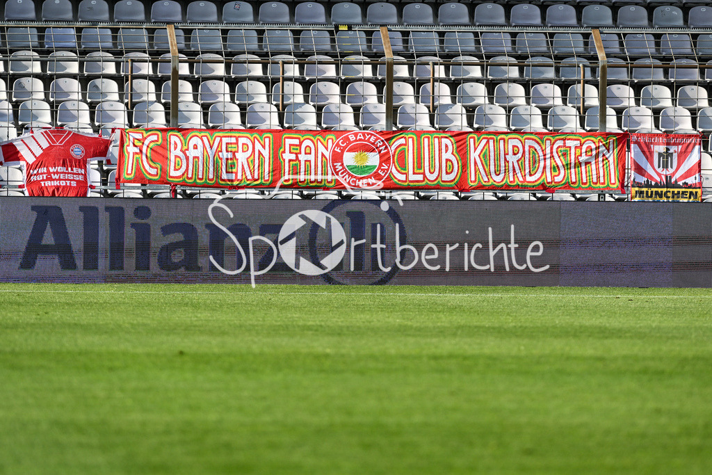 FC Bayern Amateure - Türkgücü München | Die Fans der Bayern Amateure zeigen die FC BAYERN FANCLUB KURDISTAN Fahne /Regionalliga Bayern: FC Bayern Muenchen II - Tuerkguecue Muenchen, Gruenwalder Stadion am 09.05.2025