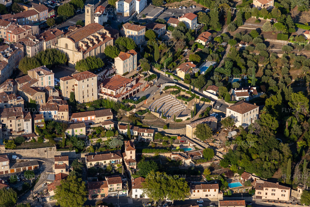 Aerial view: Historical landmark of the amphitheater ensemble of the cultural center in Fayence in the state Var, France.Photo: IMG_129433.jpg taken on 09/18/2021 by Werner Riehm/FLY-FOTO.comResolution of the original: 5032 x 3355 px
