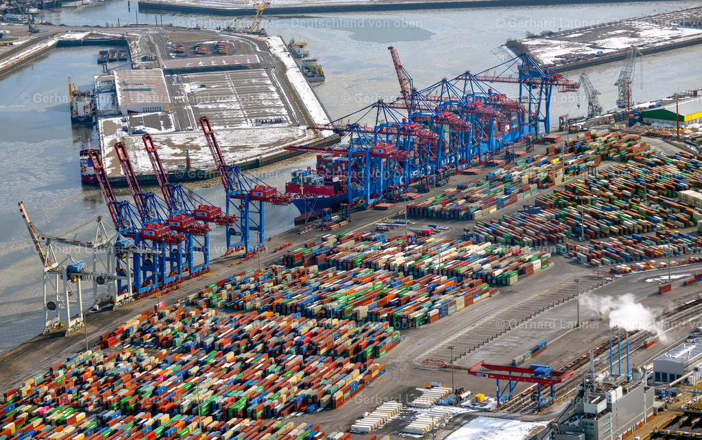 4044660 | HAMBURG 14.02.2021 Containerterminal Tollerort im Containerhafen des Überseehafen im Stadtteil Steinwerder in Hamburg. Weiterführende Informationen bei: Hamburger Hafen und Logistik Aktiengesellschaft,  Hamburger Wasserwerke GmbH. // container Terminal Tollerort in the port of the international port in district Steinwerder in Hamburg . Further information at: Hamburger Hafen und Logistik Aktiengesellschaft,  Hamburger Wasserwerke GmbH. Foto: Gerhard Launer