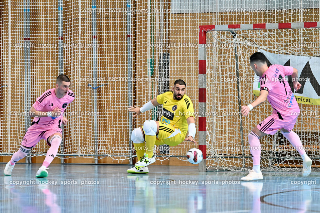 Carinthia Flamengo Futsal Club vs. Futsal Klagenfurt | #24 Zoran Vukovic Carinthia Flamengo, #1 Youssef Helal Carinthia Flamengo, #7 Enes Brdjanovic Carinthia Flamengo, Carinthia Flamengo Futsal Club vs. Futsal Klagenfurt, Carinthia Flamengo Futsal Club vs. Futsal Klagenfurt am 01.12.2024 in Klagenfurt (Ballspielhalle Viktring), Austria, (Photo by Bernd Stefan)