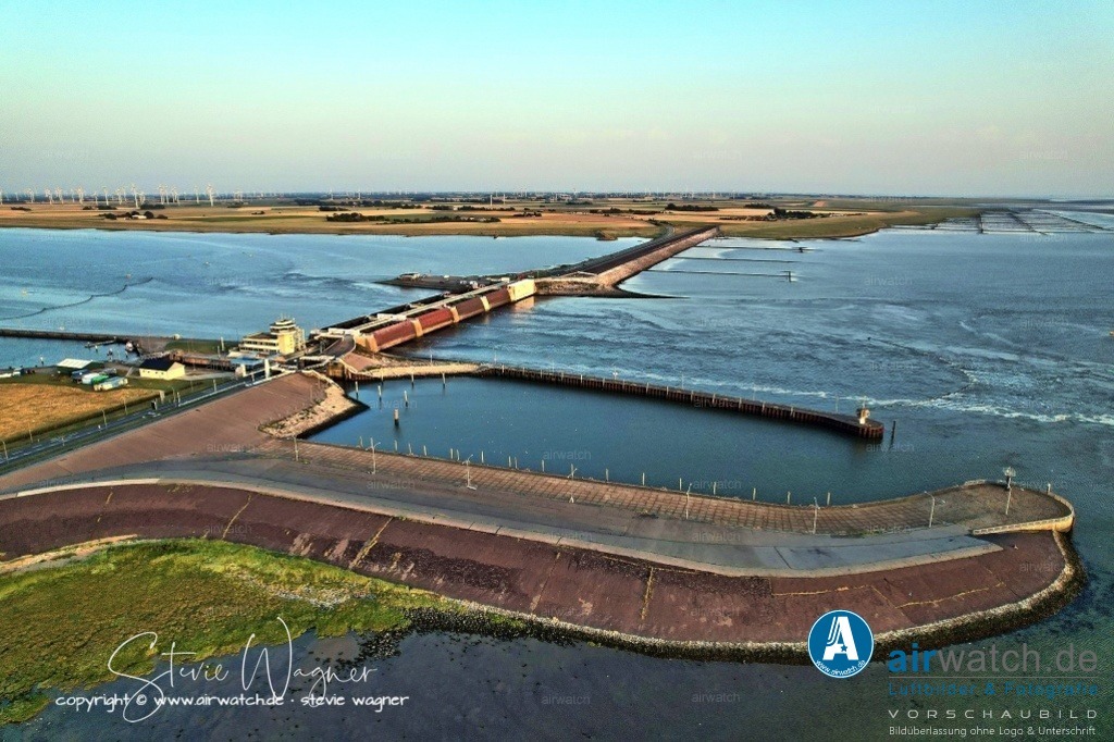 Eider-Sperrwerk - Nordfriesland  | Entdecken Sie atemberaubende Luftbilder und Fotografien auf airwatch.de - Tauchen Sie ein in eine Welt voller faszinierender Aufnahmen aus der Vogelperspektive.