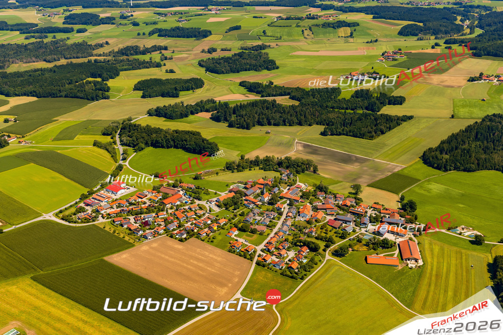Schöne Luftaufnahme Berganger Baiern - Die Luftaufnahme wurde 2025 vom Flugzeug heraus erstellt ( keine Drohne ) - Hochauflösende Luftaufnahme - für professionelle Ausdrucke geeignet. Die Geschenkidee !Mit Lizenz und Bildrechte bestellbar