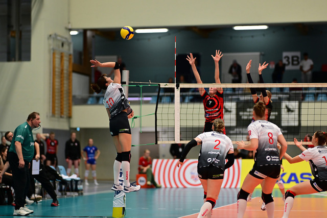 Volleyball I Frauen I Saison 2025-2026 I Bundesliga I 5. Spieltag I ETV Hamburger Volksbank Volleys - Dresdner SC I 08775 | Der Sportfotograf. - Realisiert mit Pictrs.com
