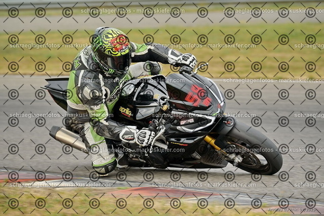 25bt05-0102 | markuskiefer.com - Realisiert mit Pictrs.com