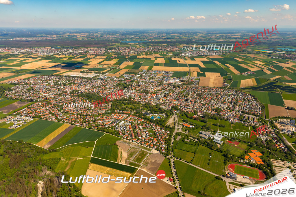 Das Luftbild zeigt :  Bobingen - Die Luftaufnahme wurde 2024 vom UL-Flugzeug aus erstellt ( keine Drohne ) - Hochauflösende Luftaufnahme - Für grossformatige Ausdrucke geeignet. Die Geschenkidee !Mit Lizenz und Bildrechte bestellbar