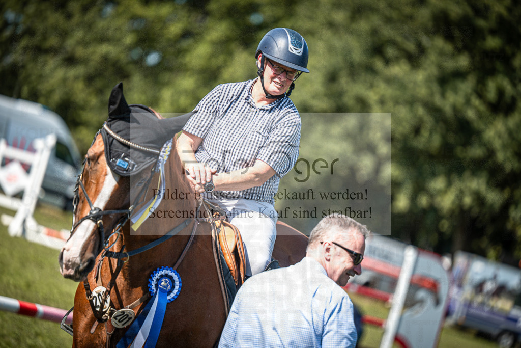 Z63_0039 | Entdecke hochwertige Reitturnierfotos von Foto Oger. Professionell, emotional und authentisch – jetzt Lieblingsmomente im Shop bestellen.Deutschlandweite Turnierfotografie. - Realisiert mit Pictrs.com