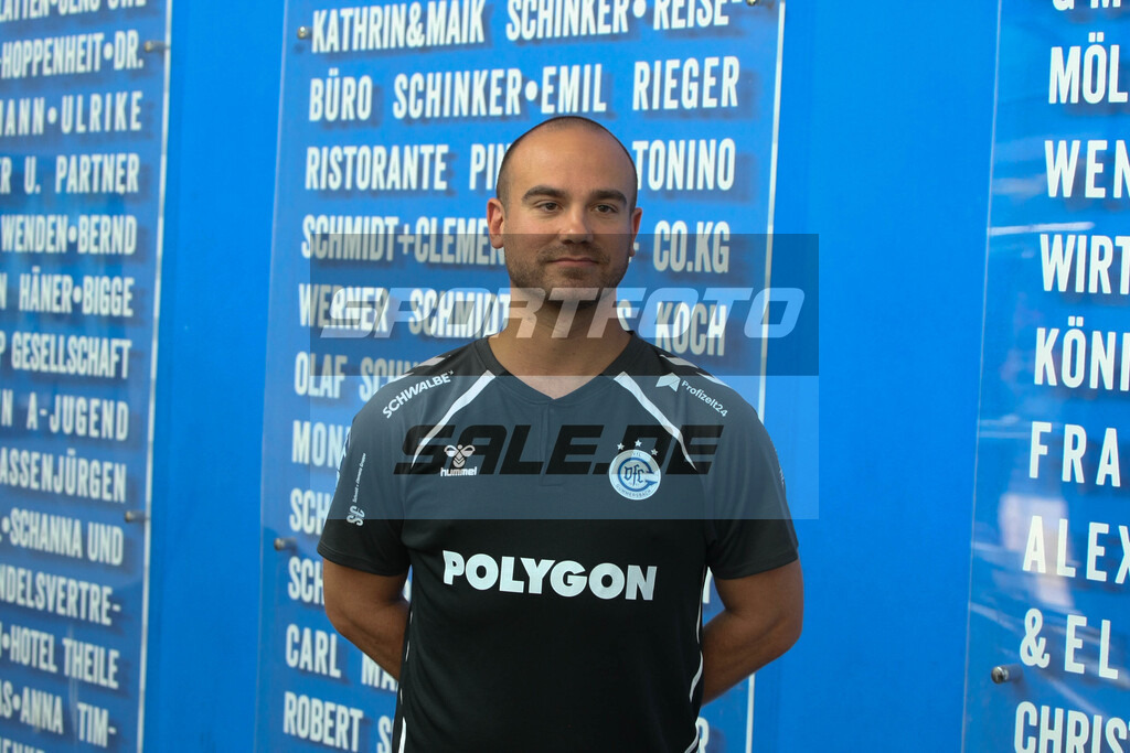 VfL Gummersbach Team 25/26 | Physio Till Wegermann, VfL Gummersbach Team 25/26 - © Sportfoto-Sale (MK) - Realisiert mit Pictrs.com