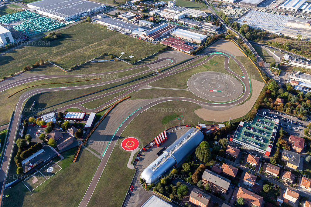 Aerial view: Formula 1 race track of Ferrari, Pista di Fiorano, Circuito di Fiorano in Fiorano Modenese in the state Modena, Italy. – Photo: IMG_134606.jpg taken on 09/19/2022 by Werner Riehm/FLY-FOTO.com – Resolution of the original: 5052 x 3368 px – WWW.FERRARI.COM