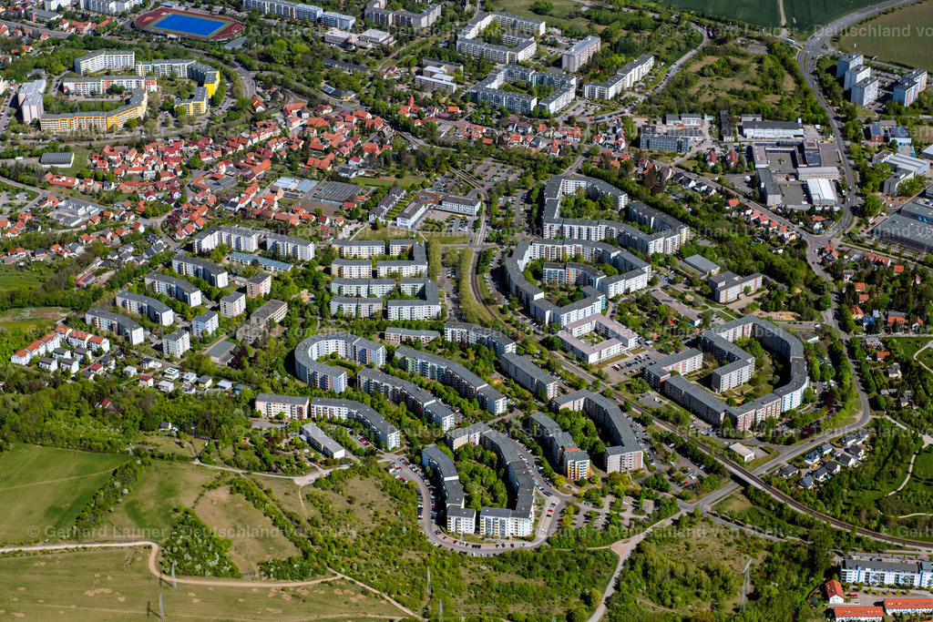 4026538 | ERFURT 07.05.2020 Wohngebiet Herrenberg im Südwesten von Erfurt im Bundesland Thüringen. Der Süden von Erfurt ist von Wohnblöcken und Plattenbauten geprägt. // Residential area of Herrenberg in Erfurt in the state of Thuringia. Foto: Gerhard Launer