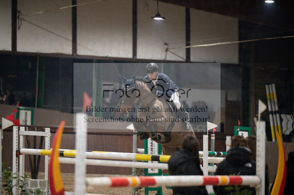 Hallenreittunier Voxtrup 2023 | Entdecke hochwertige Reitturnierfotos von Foto Oger. Professionell, emotional und authentisch – jetzt Lieblingsmomente im Shop bestellen.Deutschlandweite Turnierfotografie. - Realisiert mit Pictrs.com