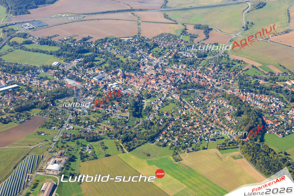 Die Luftaufnahme der Stadt Eisfeld wurde vom UL-Flugzeug heraus erstellt ( keine Drohne )- hohe Auflösung für beste Qualität