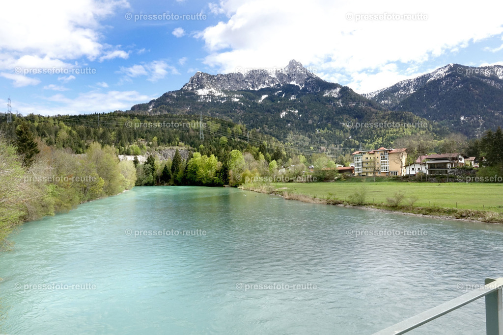 welltvi-lechfluss-bei-Pflach-09052019-DSD01131 | Info aus dem Bezirk Reutte/Ausserfern Tirol sowie eine umfangreiche Bilddatenbank über die gesamte Region: Lechtal, Talkessel Reutte, Tannheimertal, Zwischentoren. Lech, Plansee, Zugspitze, Grenztunnel, B179, Fernpassstraße, Verkehr, Lawinen, Tradition, - Realisiert mit Pictrs.com