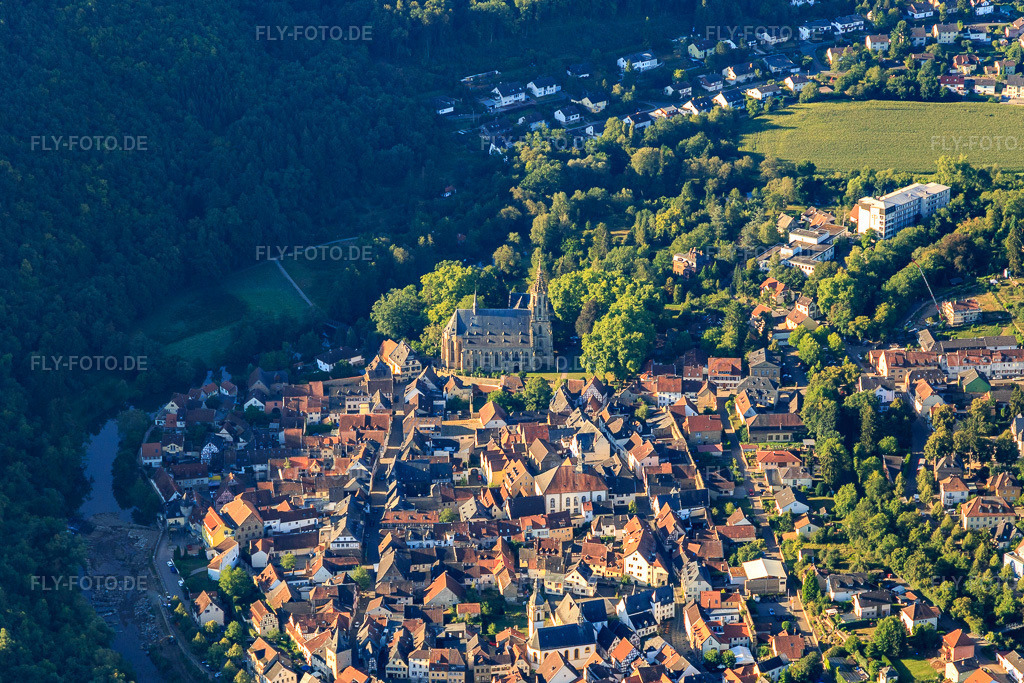 Luftbild: Altstadt aus Norden mit Evangelische Kirche Meisenheim in Meisenheim im Bundesland Rheinland-Pfalz in Deutschland. Foto: IMG_109868.jpg vom 06.08.2018 durch Werner Riehm/FLY-FOTO.deWWW.STADT-MEISENHEIM.DE
