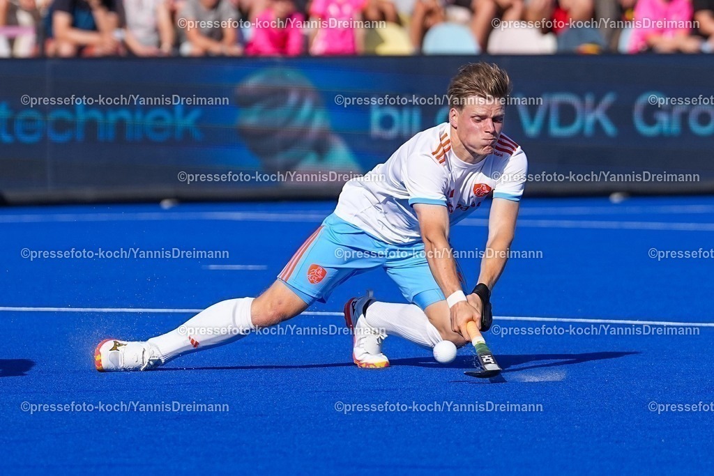 xydrx10082504003 | 10.08.2025, xydrx, Herren EuroHockey Championship 2025, Gruppenphase, Gruppe A, Belgien - Niederlande, Sparkassenpark Mönchengladbach: Koen Bijen (NED #9)
