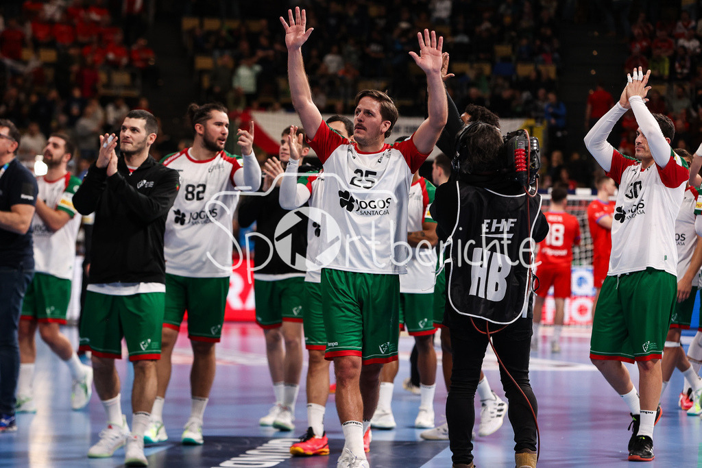 Tschechien - Portugal | Portugal freut sich ueber den Sieg gegen Tschechien in Muenchen / Freude / Jubel / Antonio AREIA (POR #25)