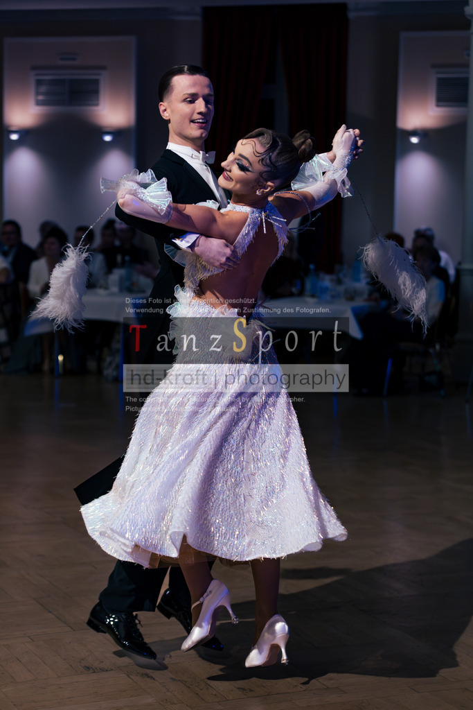 20251129_DM-HGS-S-Std_09832 | Tanzsportbilder, Standardtanz, Lateintanz, WDSF, DTV, LTVB, dancecomp, goc, hessen tanzt, blaues band der spree, walzer, tango, wiener walzer, slowfox, quickstepp, samba, rumba, cha-cha-cha, paso doble. jive, hd-kroft photography, turniertanzsport