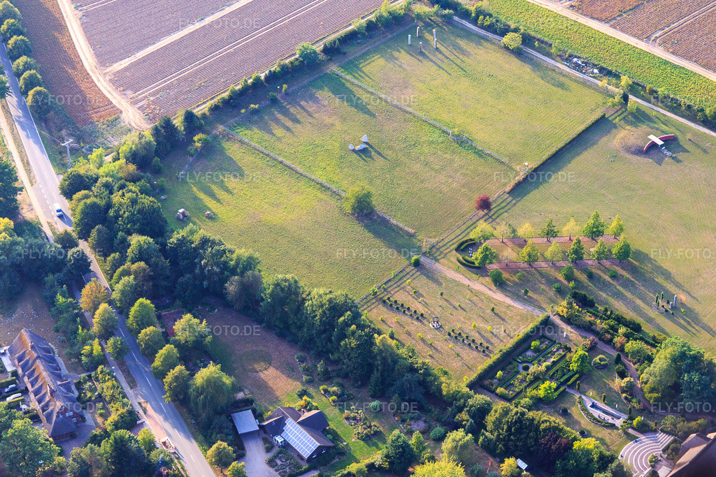 Luftbild: Gutspark im Ortsteil Etzen in Amelinghausen im Bundesland Niedersachsen in Deutschland. Foto: IMG_110064.jpg vom 16.08.2018 durch Werner Riehm/FLY-FOTO.de