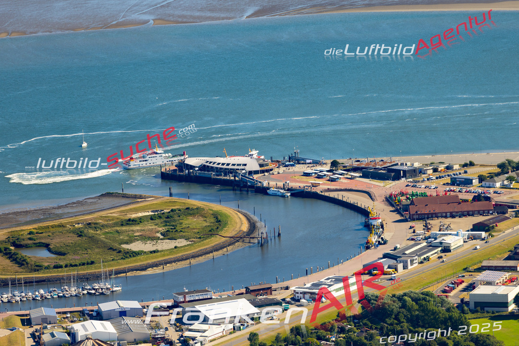 Aktuelles Luftbild von Hafen Norderney - Die Luftaufnahme wurde 2022 mittels UL-Flugzeug erstellt ( keine Drohne ) - hochauflösende Kamera-Systeme von  Canon -Beste Qualität - Für grossformatige Ausdrucke geeignet. Die Geschenkidee !