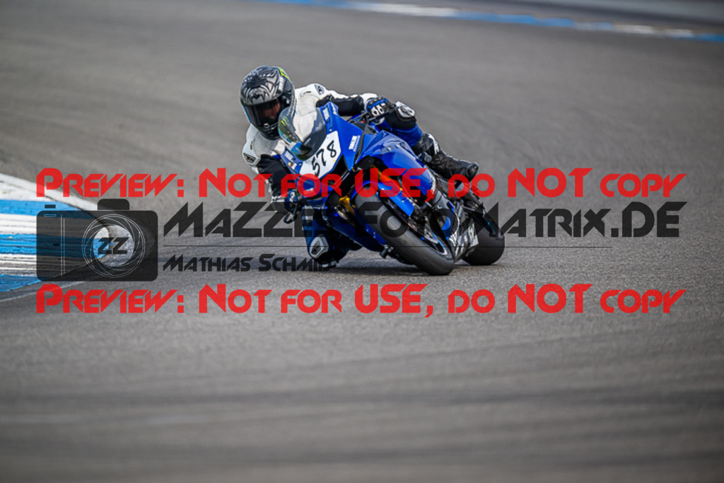 MaZZes_FotoMatrix_230410_5605-2 | WEISS