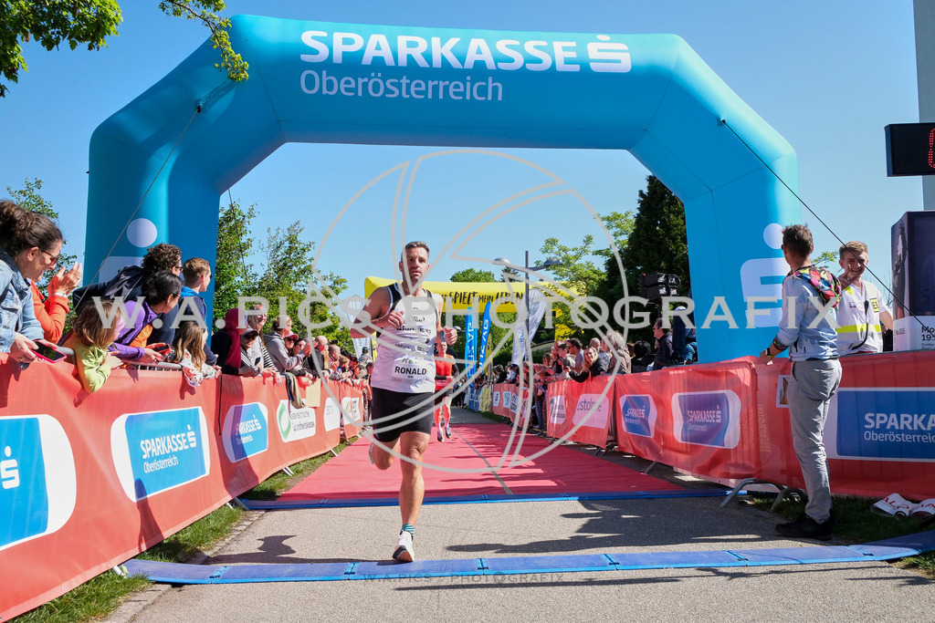 ..... | LINZ,AUSTRIA,27.April 24, Int. 3 Brückenlauf Linz  , Image shows: Photo: WAPICS / Michael ring