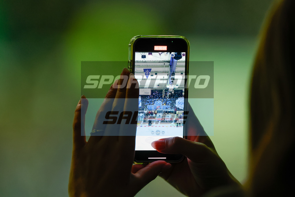 Iserlohn Roosters - Duesseldorfer EG | 
DEL: Iserlohn Roosters - Duesseldorfer EG - Realisiert mit Pictrs.com