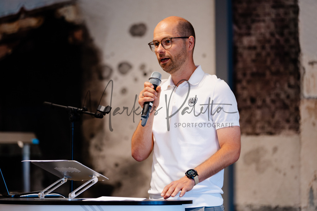 20260702-kreisfußballkonferenz-0030 | Das ist die Fotodatenbank für authentische Sportfotografie aus Münster: Markus Paletta fotografiert Teams, Sportler:innen, Kinder, Events & Unternehmen. - Realisiert mit Pictrs.com
