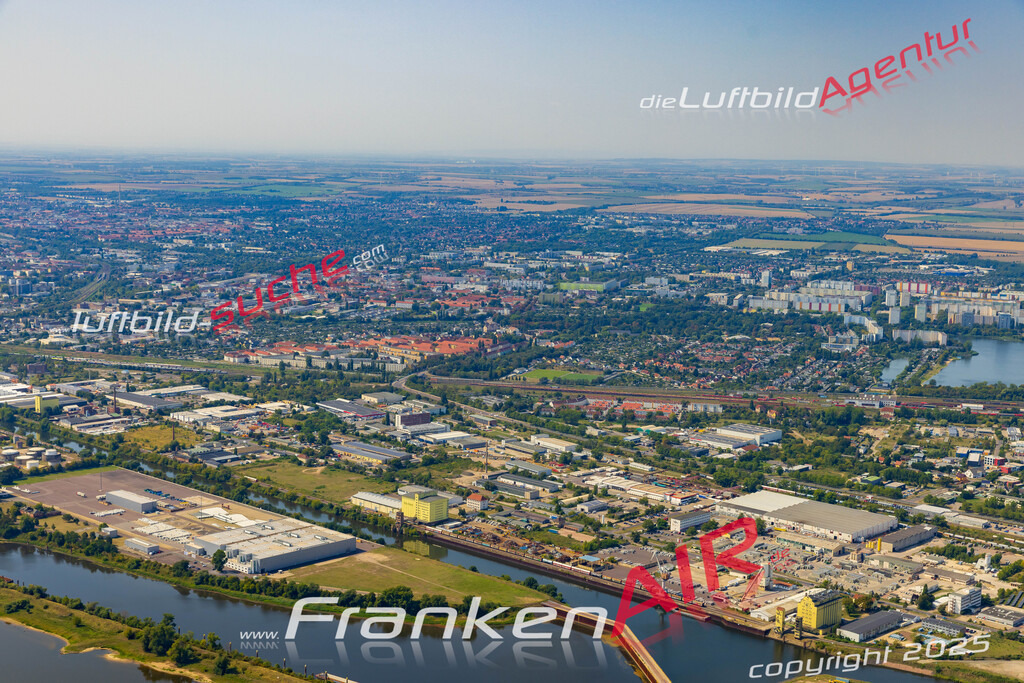 Industriehafen Magdeburg Bild- Das Luftbild wurde 2025 vom UL-Flugzeug heraus erstellt ( keine Drohne bzw. Drohnenaufnahme ) - Hochauflösende Luftaufnahme -Nicht vergleichbar mit Google Maps oder Satelittenbilder- Die Geschenkidee !Mit Lizenz und Bildrechte bestellbar - CC