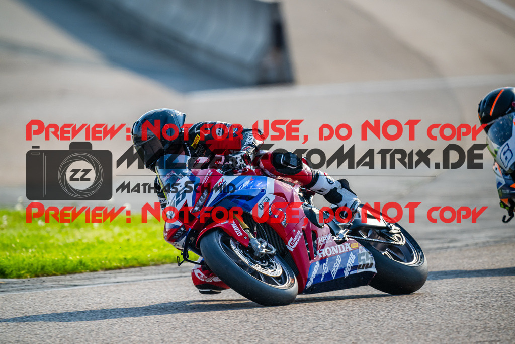 MaZZes_FotoMatrix_240504_6007705_5803 | STK1000