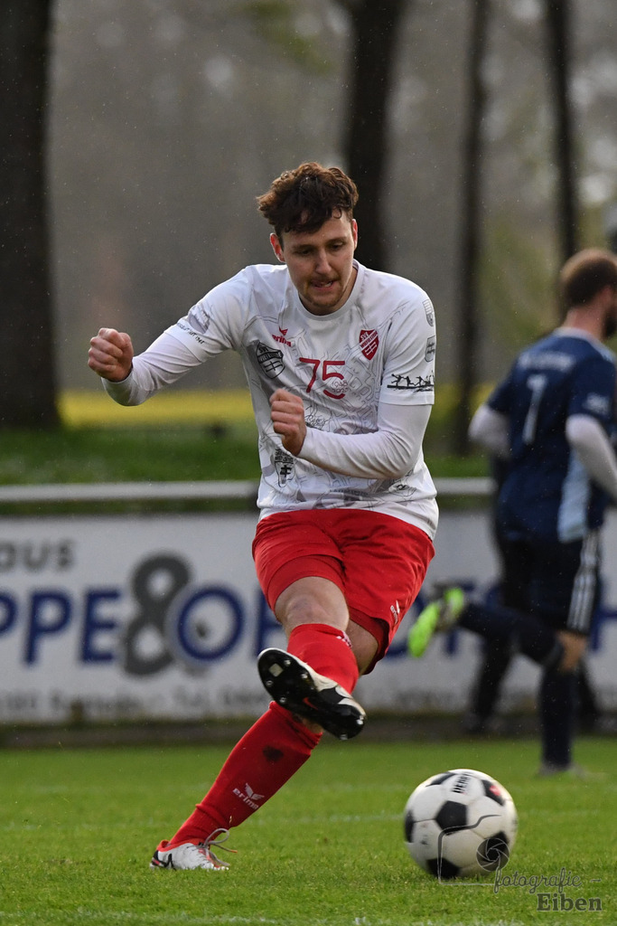 SV Eintracht Wiefelstede-VFL Bad Zwischenahn | Herren Kreisliga; SV Eintracht Wiefelstede (weiß)-VFL Bad Zwischenahn (blau) am 09.04.2024; in Wiefelstede (Sportanlage Am Breeden), Photo: Philip Eiben 2024 - Realisiert mit Pictrs.com