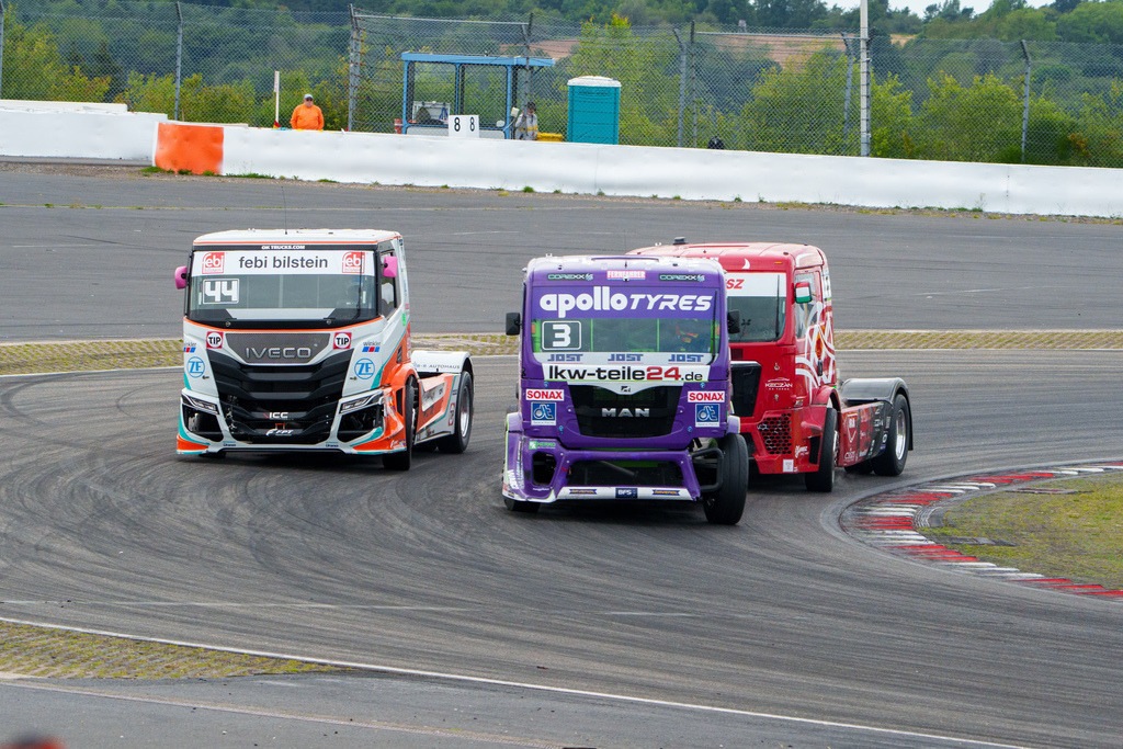 A7400028 | 14.07.2024 Goodyear FIA European Truck Racing Championship (ETRC) NürburgringBild: Dreikampf zwischen #3 Sascha Lenz, #44 Steffi Halm und #1 Norbert Kiss - Realisiert mit Pictrs.com