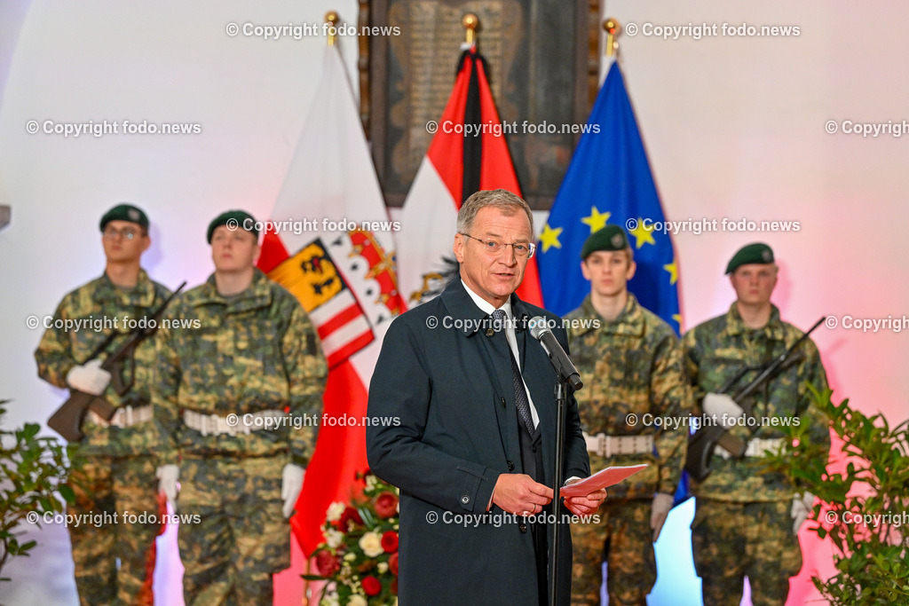Kranzniederlegung mit LH Stelzer und VertreterInnen des Ooe. Landtags_ 31.10.2024-12 | 31.10.2024, Landhaus Linz AUT, Promenade, Kranzniederlegung 2024 zum Gedenken all jener, die in der Vergangenheit für Oberoesterreich Verantwortung getragen haben, im Bild LH Thomas Stelzer (VP, Landeshauptmann Ooe)
