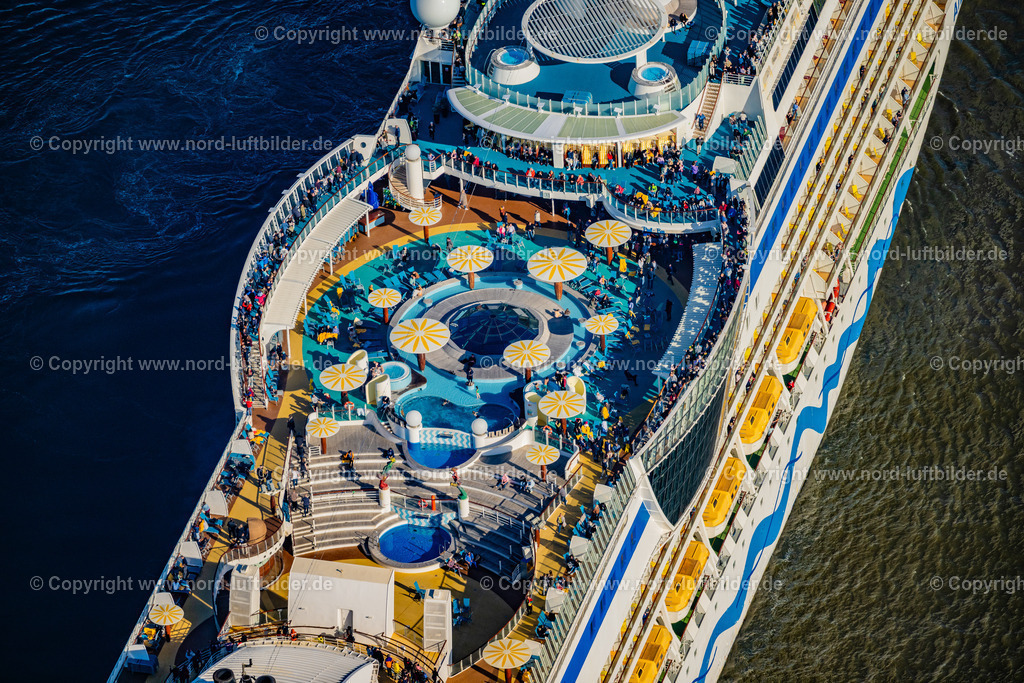 Hamburg_AIDA_Mar_Altona_Cruisecenter_ELS_3693060425 | HAMBURG 06.04.2025 Kreuzfahrt- Passagier- und Fahrgast- Schiff " AIDAmar " am Kai des Cruise Center in Hamburg, Deutschland. Weiterführende Informationen bei: AIDA Cruises - German Branch of Costa Crociere S.p.A.,  CGH Cruise Gate Hamburg GmbH. // The cruise passenger and passenger ship "AIDAmar" on the quay of the Cruise Center in Hamburg, Germany. Further information at: AIDA Cruises - German Branch of Costa Crociere S.p.A.,  CGH Cruise Gate Hamburg GmbH. Foto: Martin Elsen